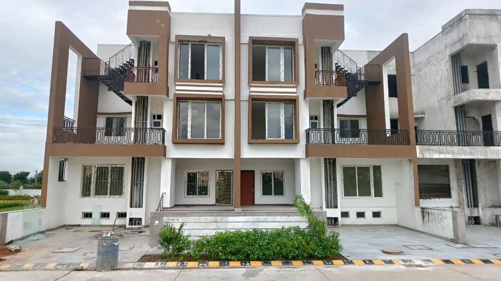 5 BHK Villas in Supertech Golf Village. Sector 22D, Yamuna Expressway